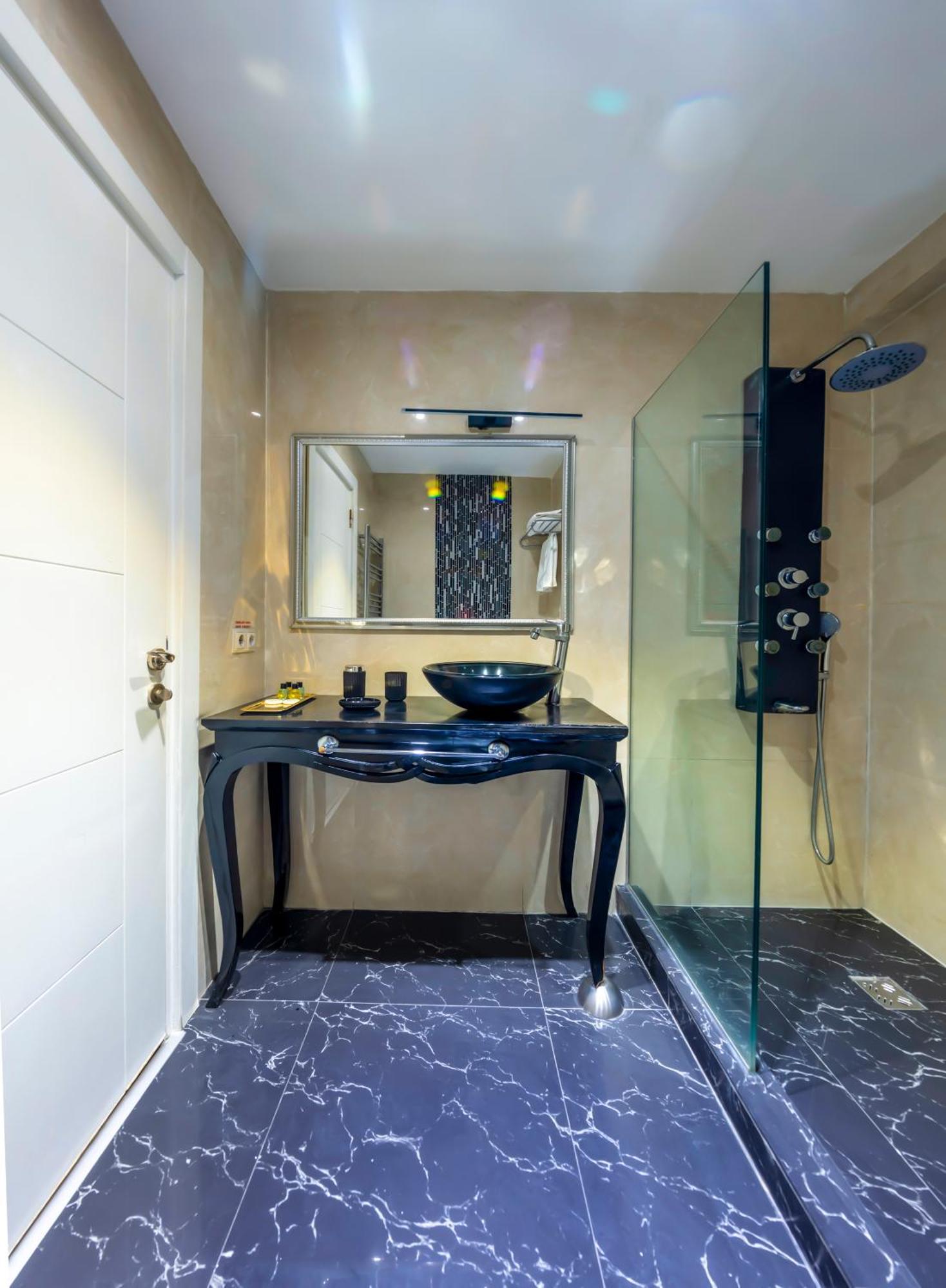In Pera Boutique Hotel Стамбул Экстерьер фото
